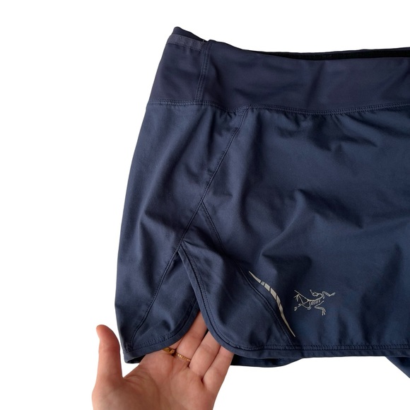 Arc’teryx Lyra Short - Women's Navy Blue Lined Athletic Shorts 32” Waist - Picture 4 of 12